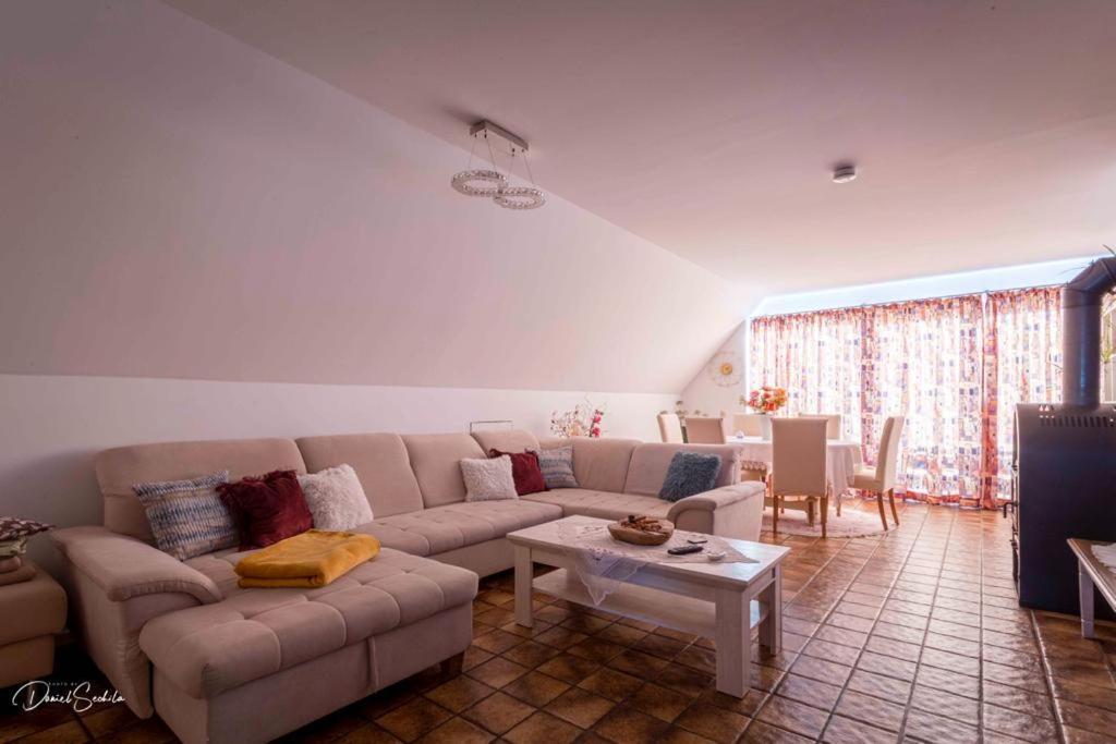 Grosse Zum Wohlfuehlen Apartment Stelle